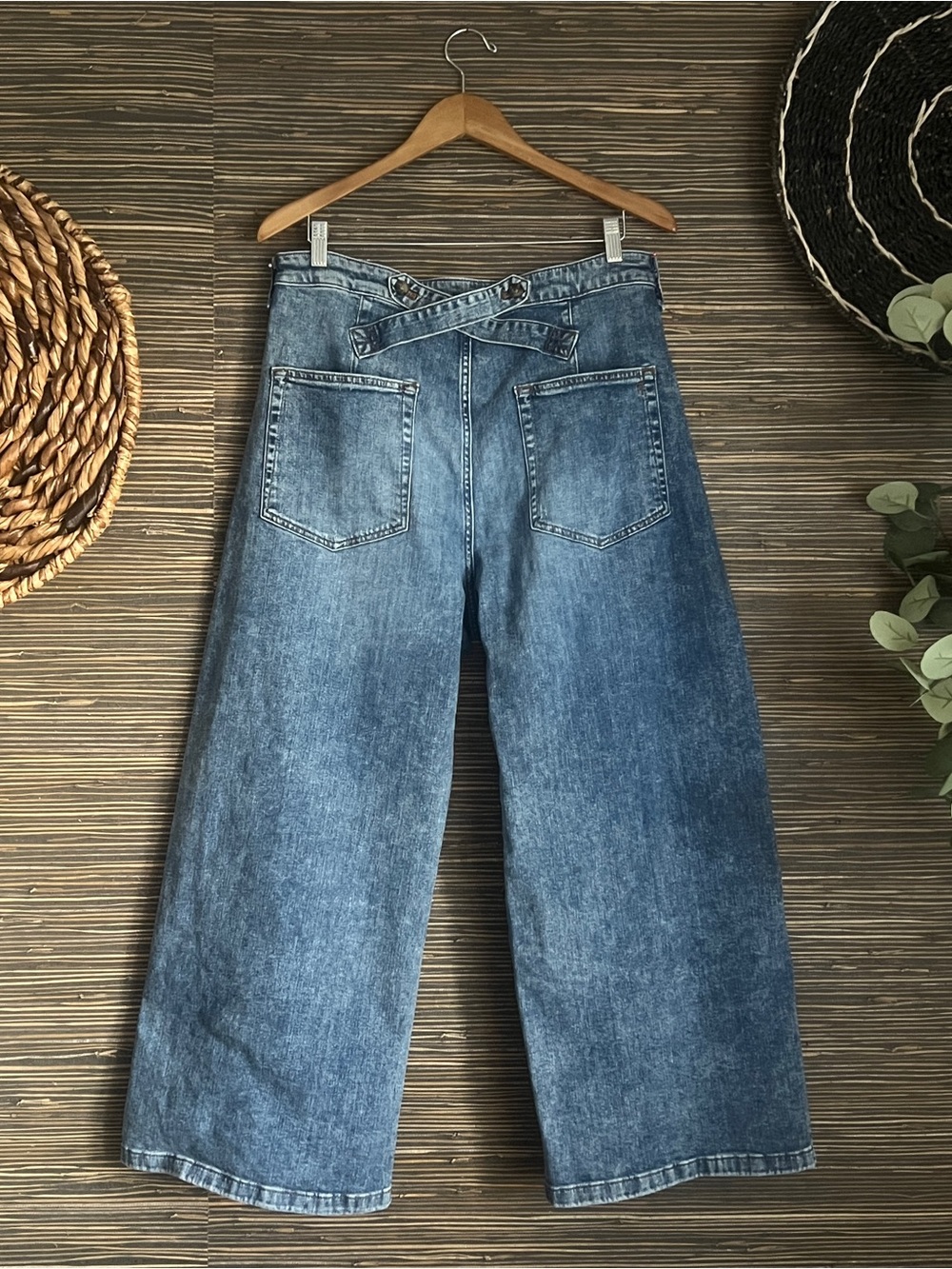 🔥RARE🔥Pilcro Myra Tapered Barrel Jeans Ankle Med Blue Wash 32T Viral - Picture 8 of 17